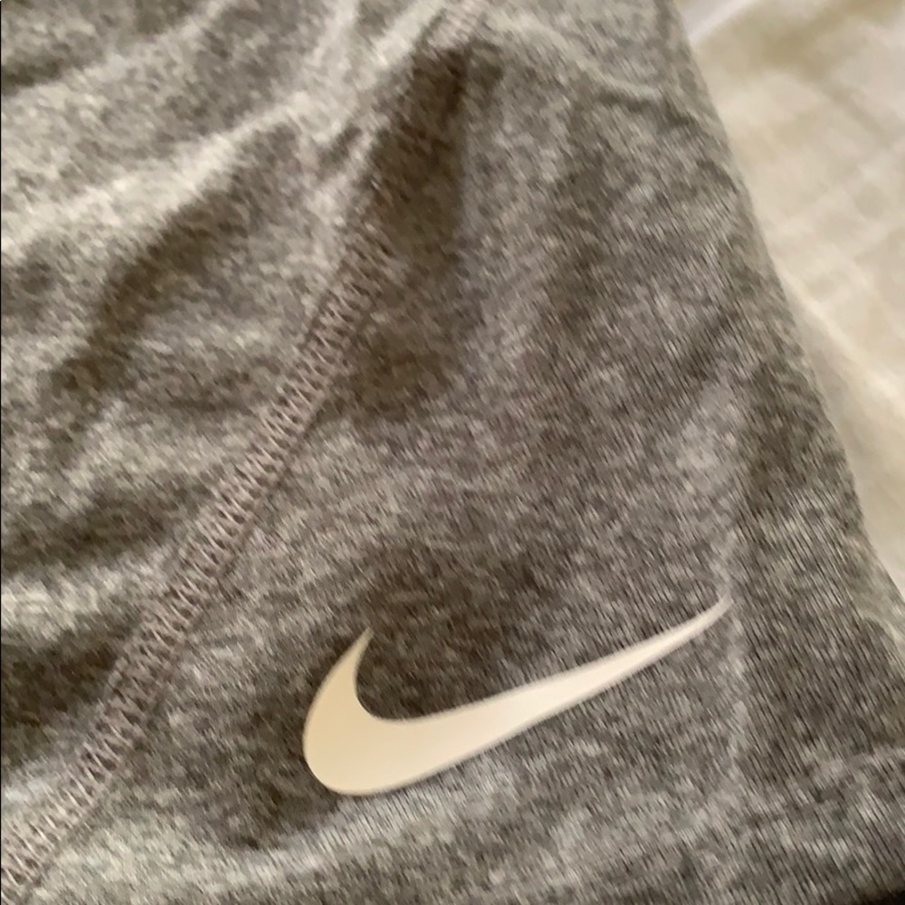 Nike - Picture 2 of 4